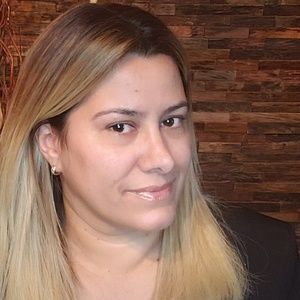 🍀🍀 Meet your Posher, Janet